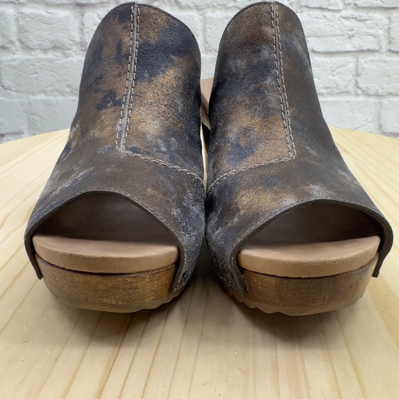 Dansko Brown and Tan Wedge Sandals - Picture 7 of 14